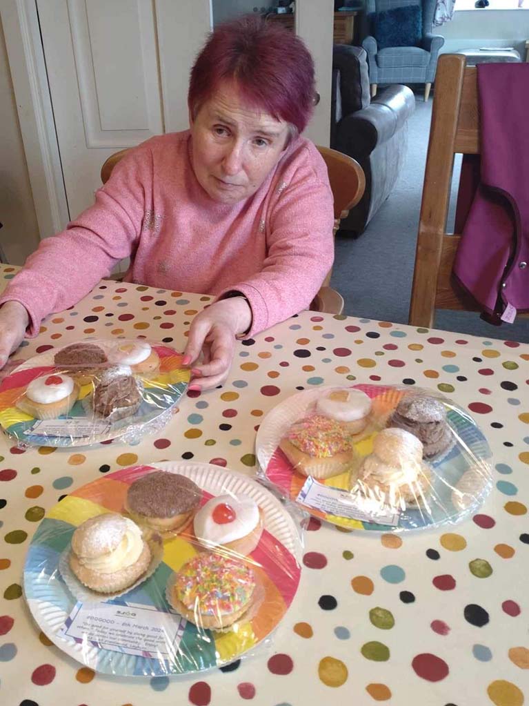 Brentwood, Leyburn - Pam and Nell prepared cakes to share with neighbours, and Peter then delivered them. The neighbours were very grateful!