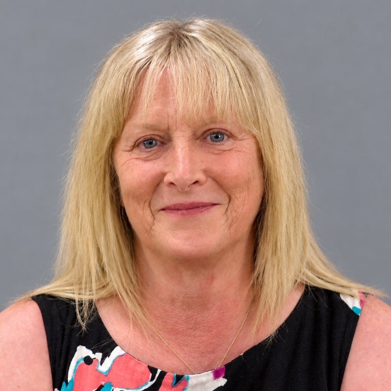 Lesley Selfe